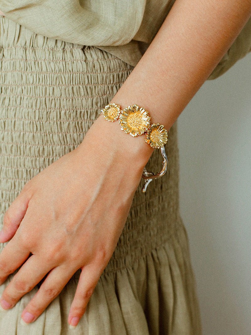 Daisy Flower Bangle - Matte Gold - floysun