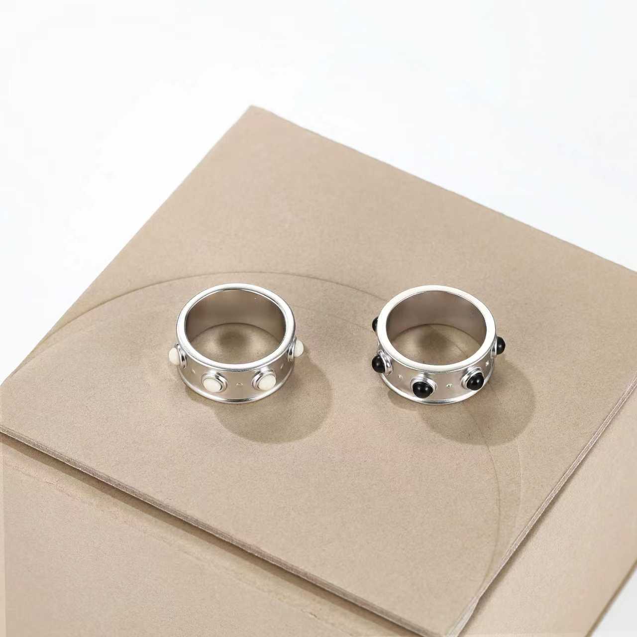 Designer Curved Black Onyx & Deer Antler Stone Band Ring - Narrow - floysun