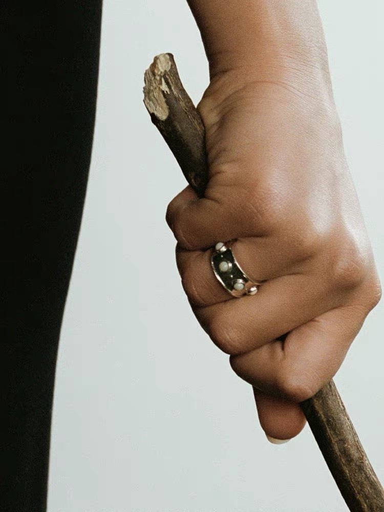 Designer Curved Black Onyx & Deer Antler Stone Band Ring - floysun