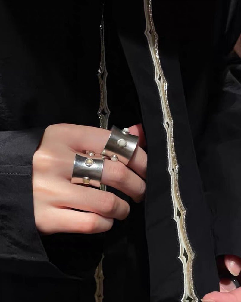 Designer Curved Black Onyx & Deer Antler Stone Band Ring - floysun