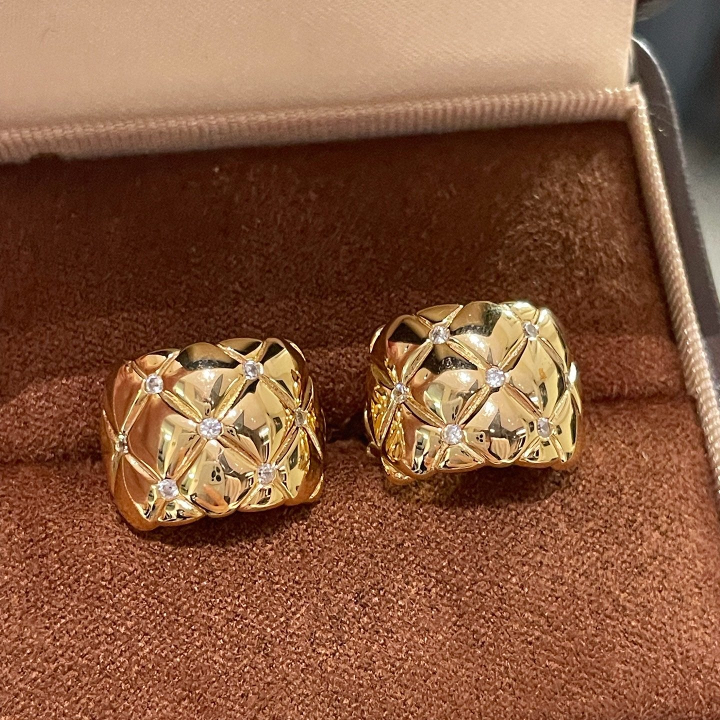 Diamond - Cut Quilted Clip - On Studs - Gold - floysun