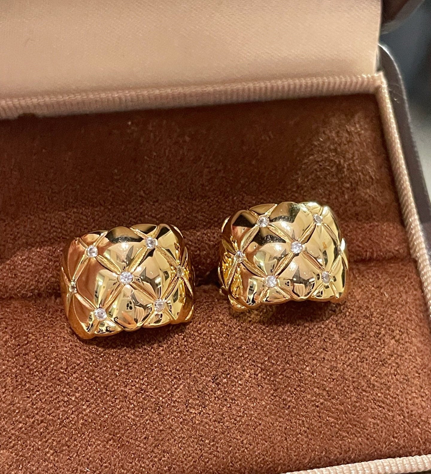 Diamond - Cut Quilted Clip - On Studs - Gold - floysun