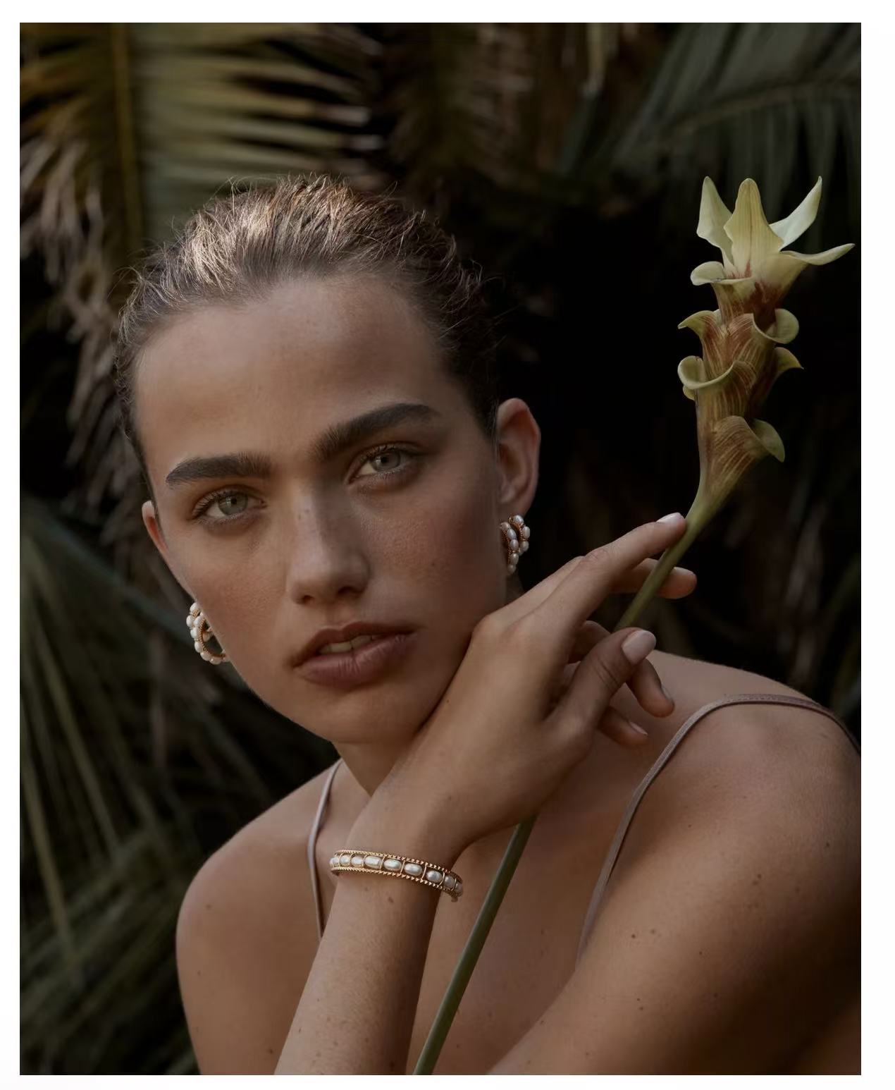 Elegant French Pearl C - Shaped Hoop Earrings - floysun