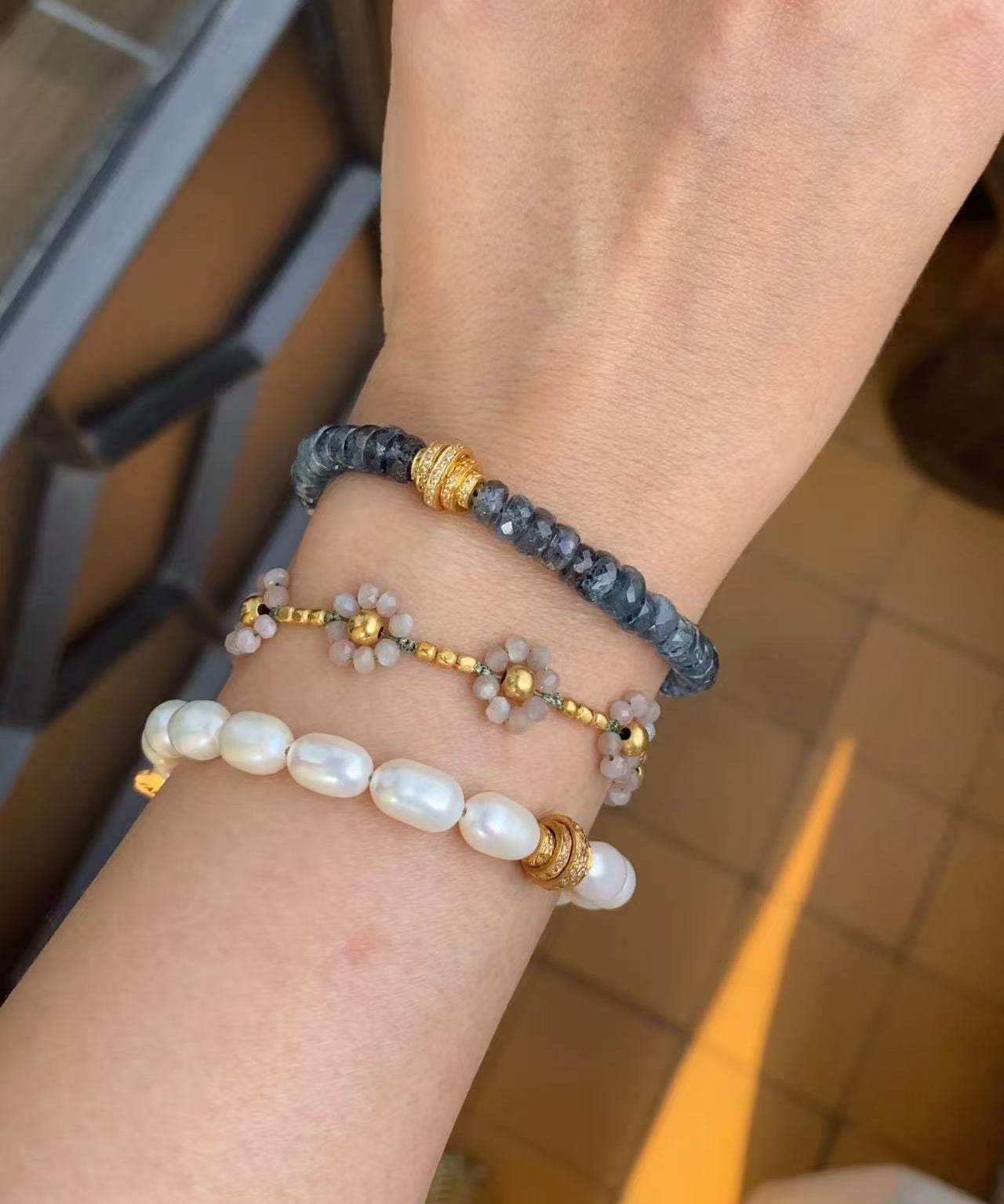 Elegant Natural Pearl Bracelet with Gold & Diamond Accents - floysun