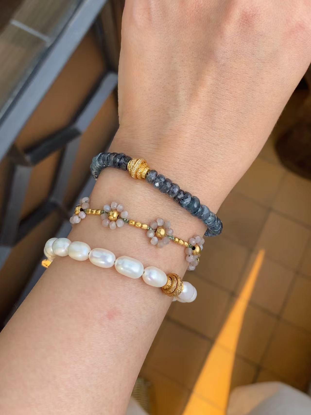 Elegant Natural Pearl Bracelet with Gold & Diamond Accents - floysun