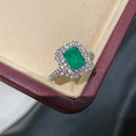 Emerald Elegance Ring – Luxury Craftsmanship - floysun