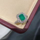 Emerald Elegance Ring – Luxury Craftsmanship - floysun