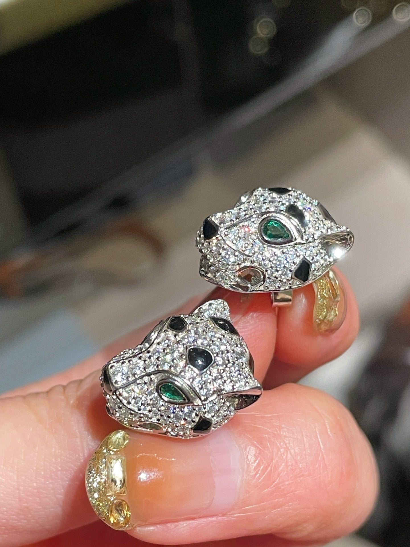 Emerald - Eyed Pavé Leopard Stud Earrings - floysun