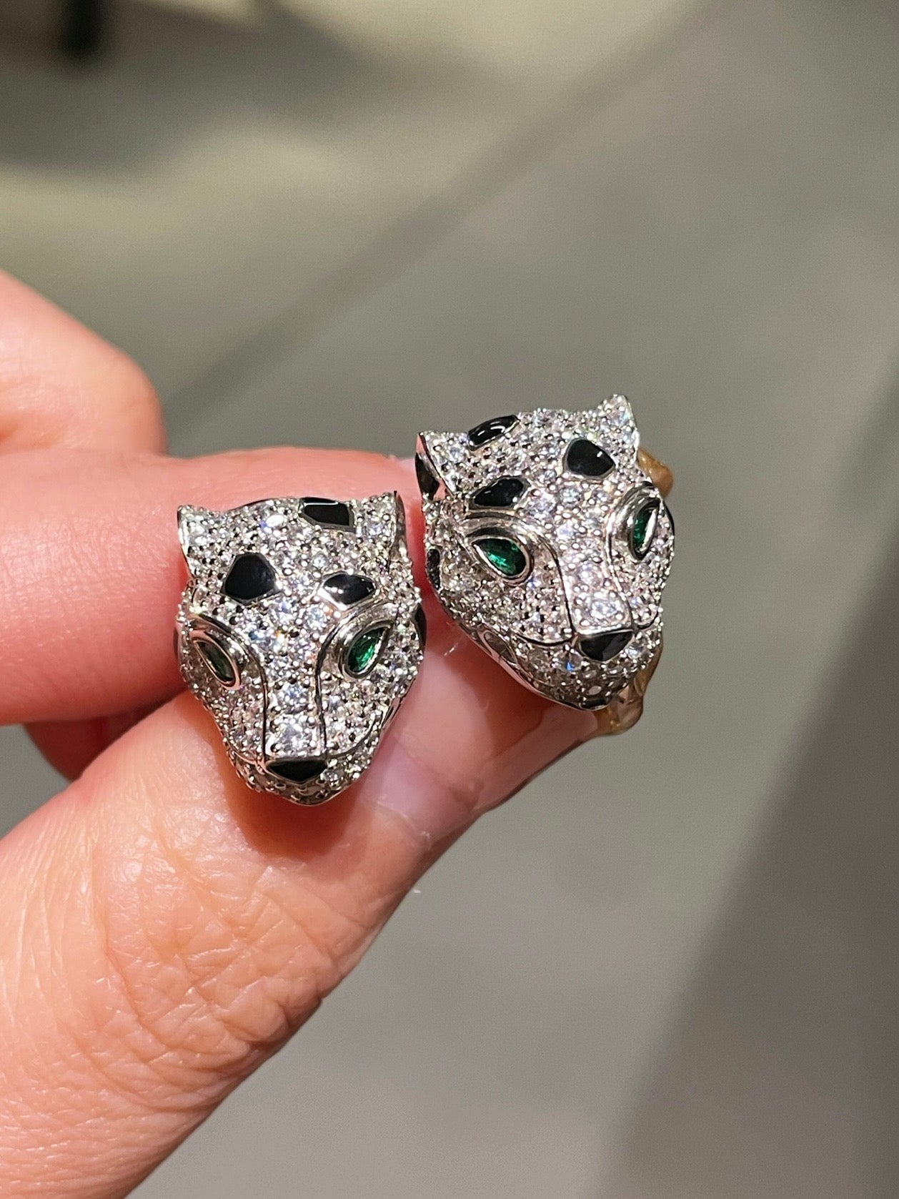 Emerald - Eyed Pavé Leopard Stud Earrings - floysun