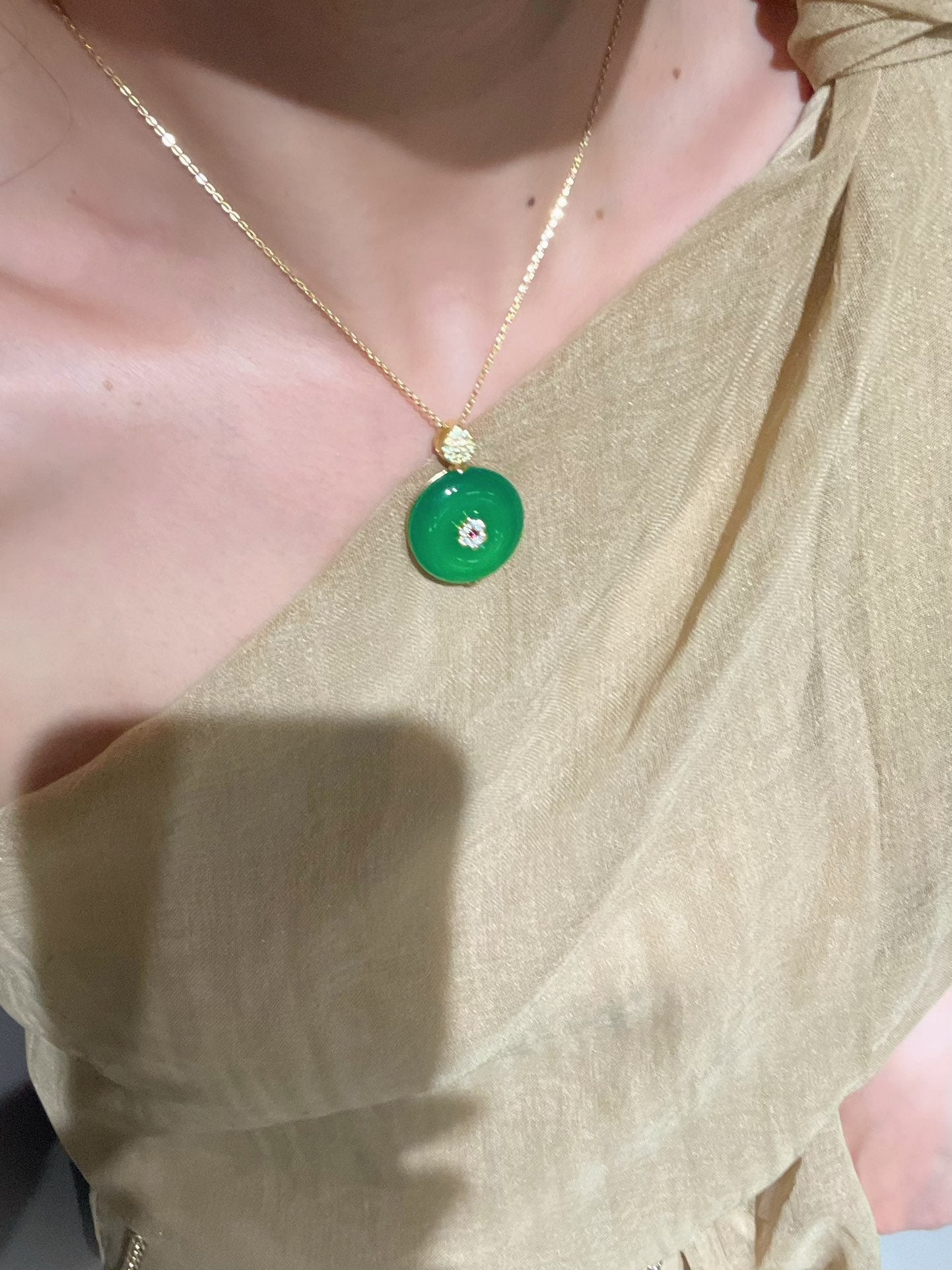 Emerald Harmony Jade Chalcedony Double - Sided Filigree Pendant Necklace - floysun