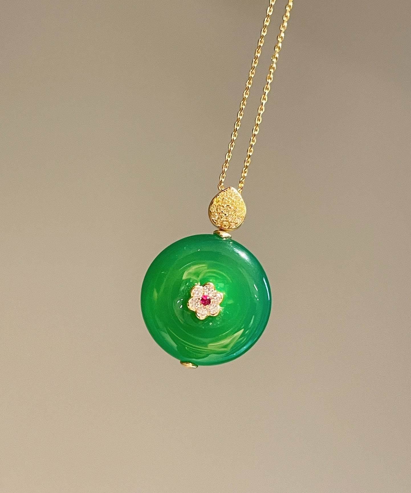 Emerald Harmony Jade Chalcedony Double - Sided Filigree Pendant Necklace - floysun