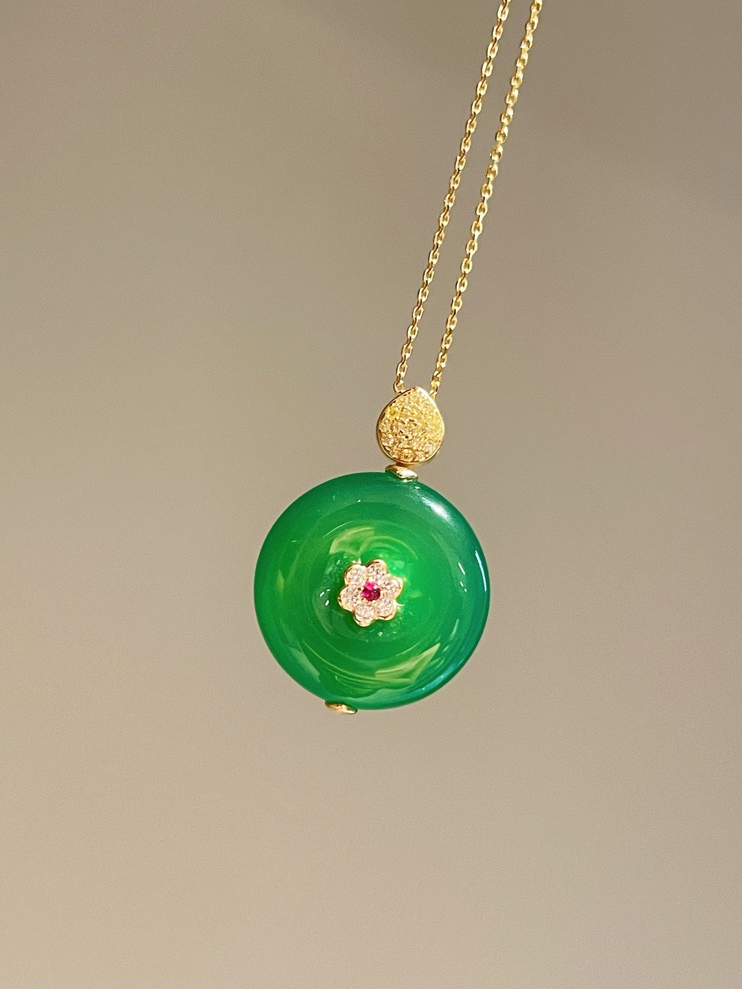 Emerald Harmony Jade Chalcedony Double - Sided Filigree Pendant Necklace - floysun