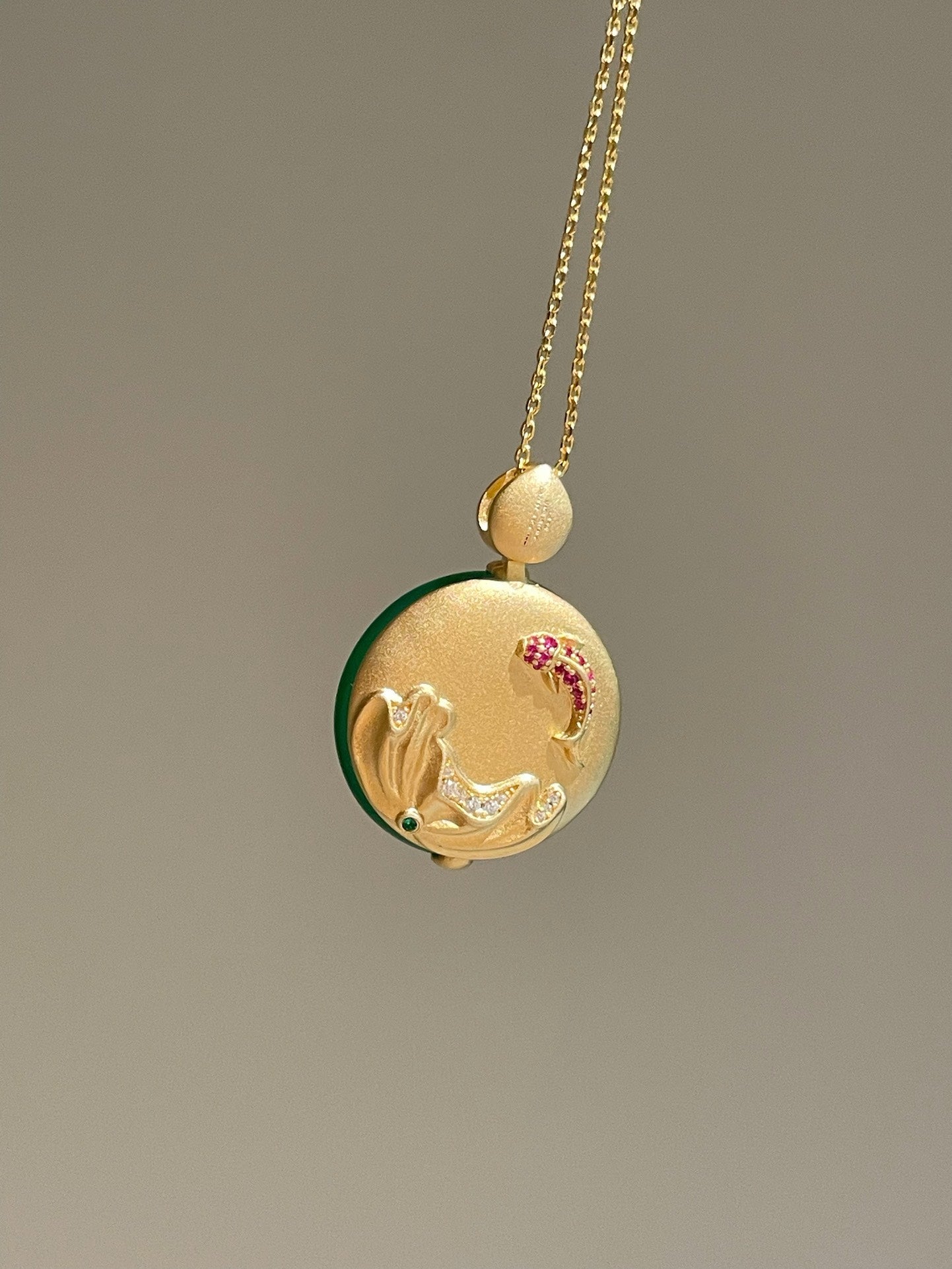 Emerald Harmony Jade Chalcedony Double - Sided Filigree Pendant Necklace - floysun