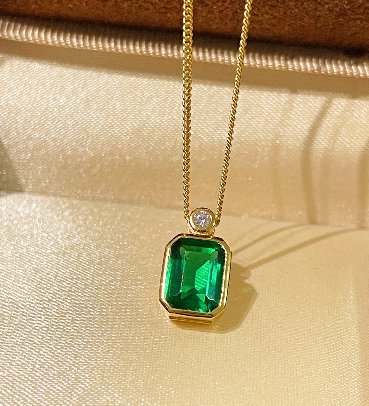 Emerald Perfume Bottle Necklace - floysun
