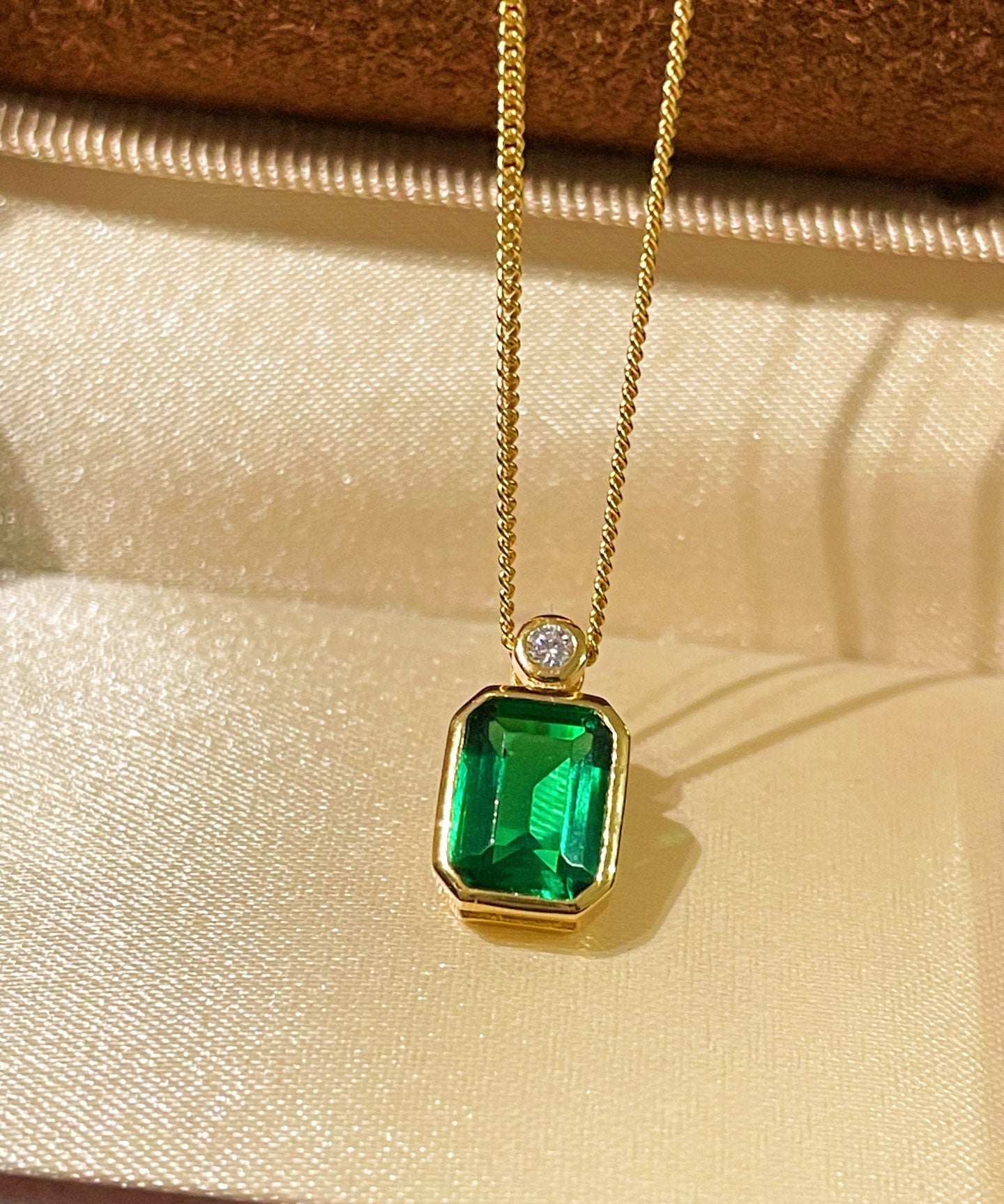 Emerald Perfume Bottle Necklace - floysun