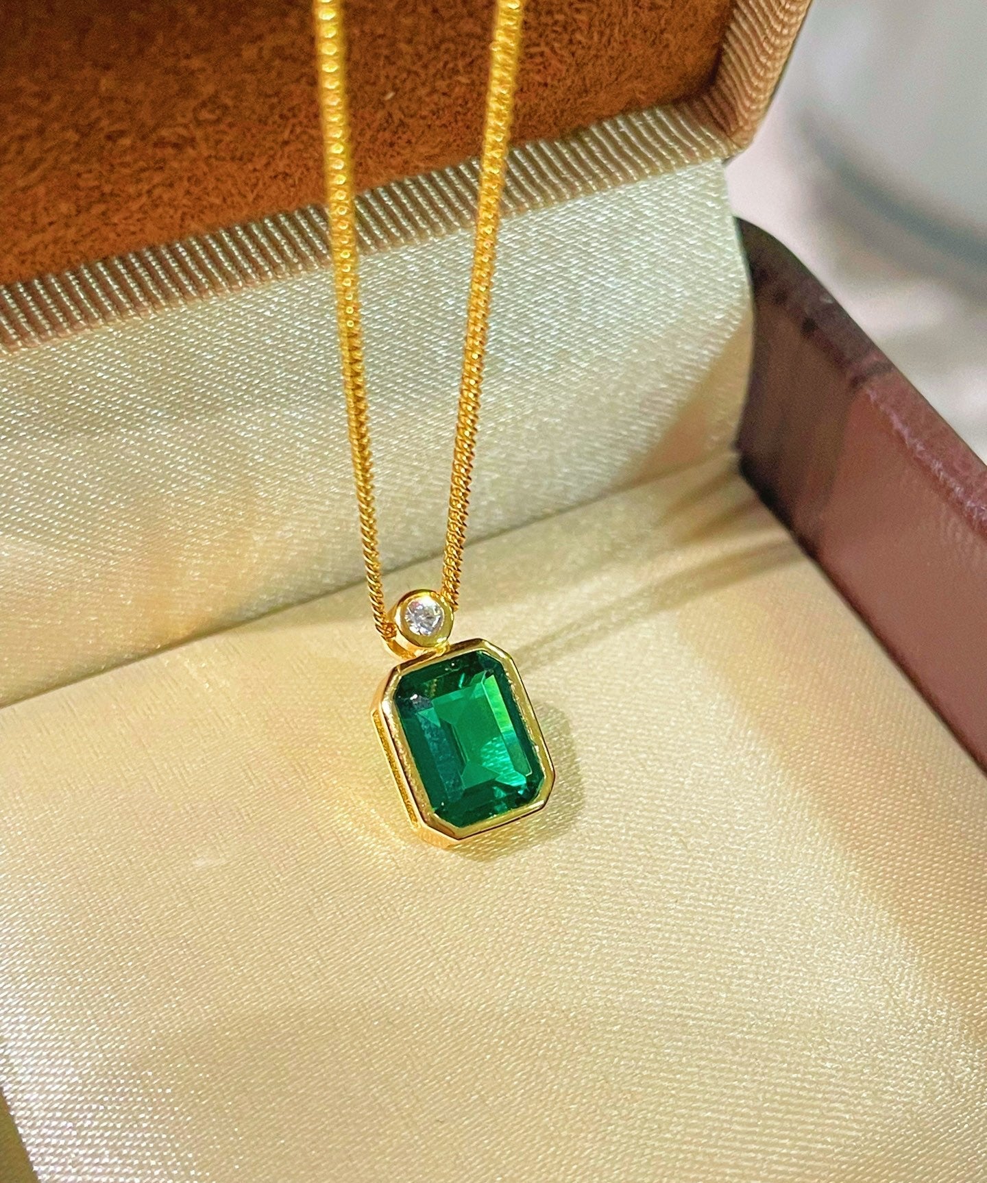 Emerald Perfume Bottle Necklace - floysun