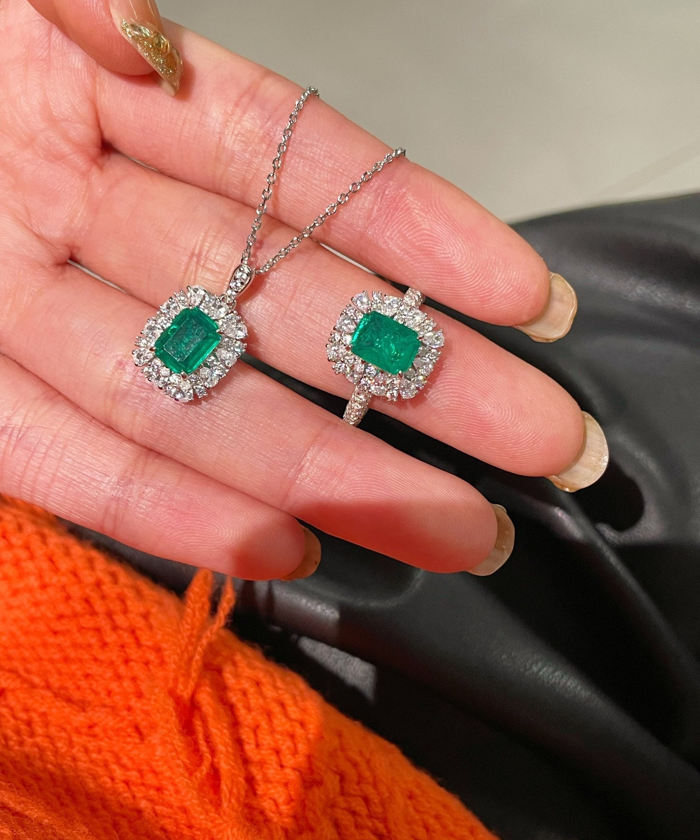 Emerald Radiance Necklace – Classic Statement Edition - floysun