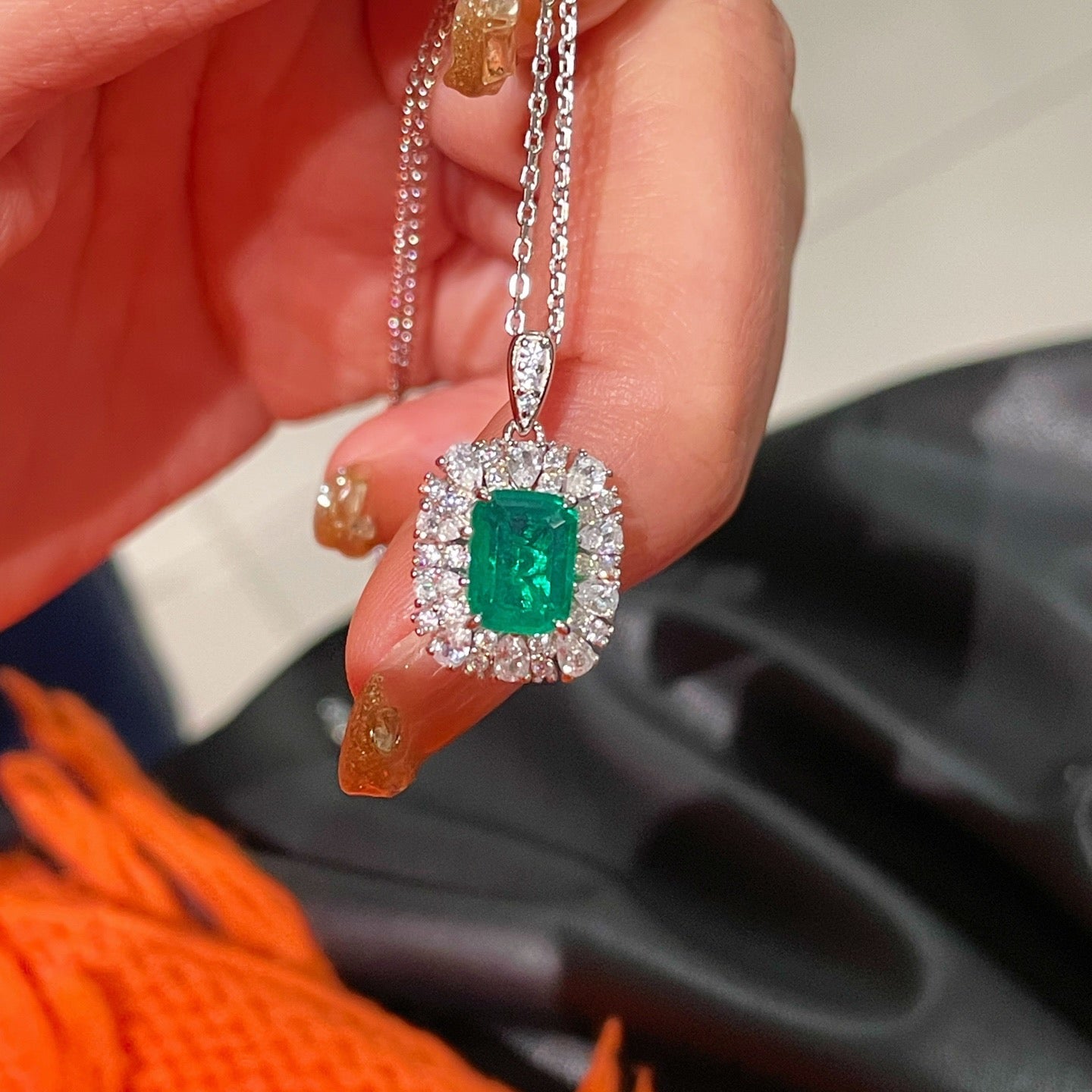 Emerald Radiance Necklace – Classic Statement Edition - floysun