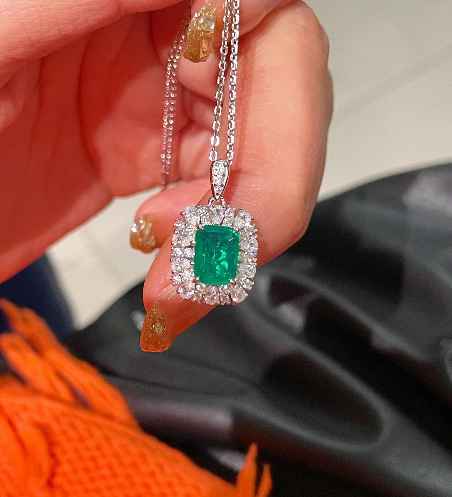 Emerald Radiance Necklace – Classic Statement Edition - floysun