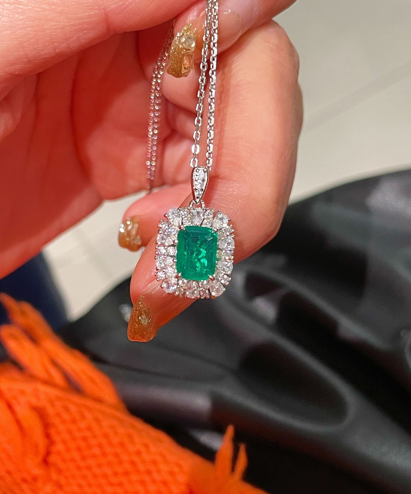 Emerald Radiance Necklace – Classic Statement Edition - floysun