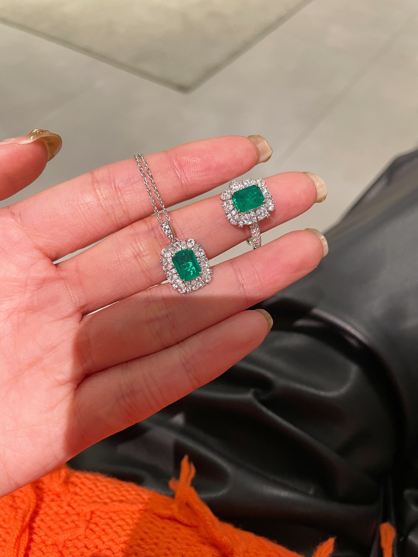 Emerald Radiance Necklace – Classic Statement Edition - floysun