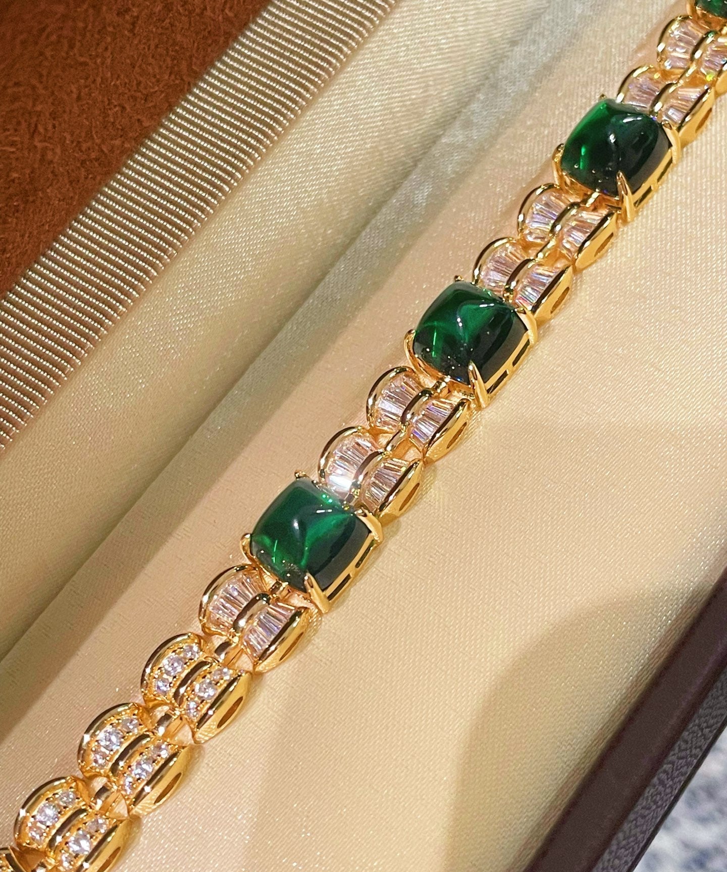 Emerald Sugar - Tower T - Cut Pavé Bracelet - floysun