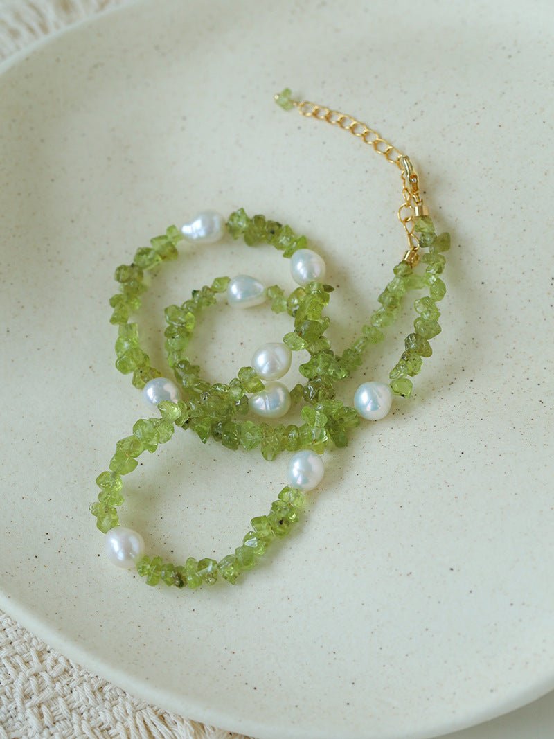 Ethereal Glow - Natural Peridot Chips & Pearl Choker Necklace - floysun