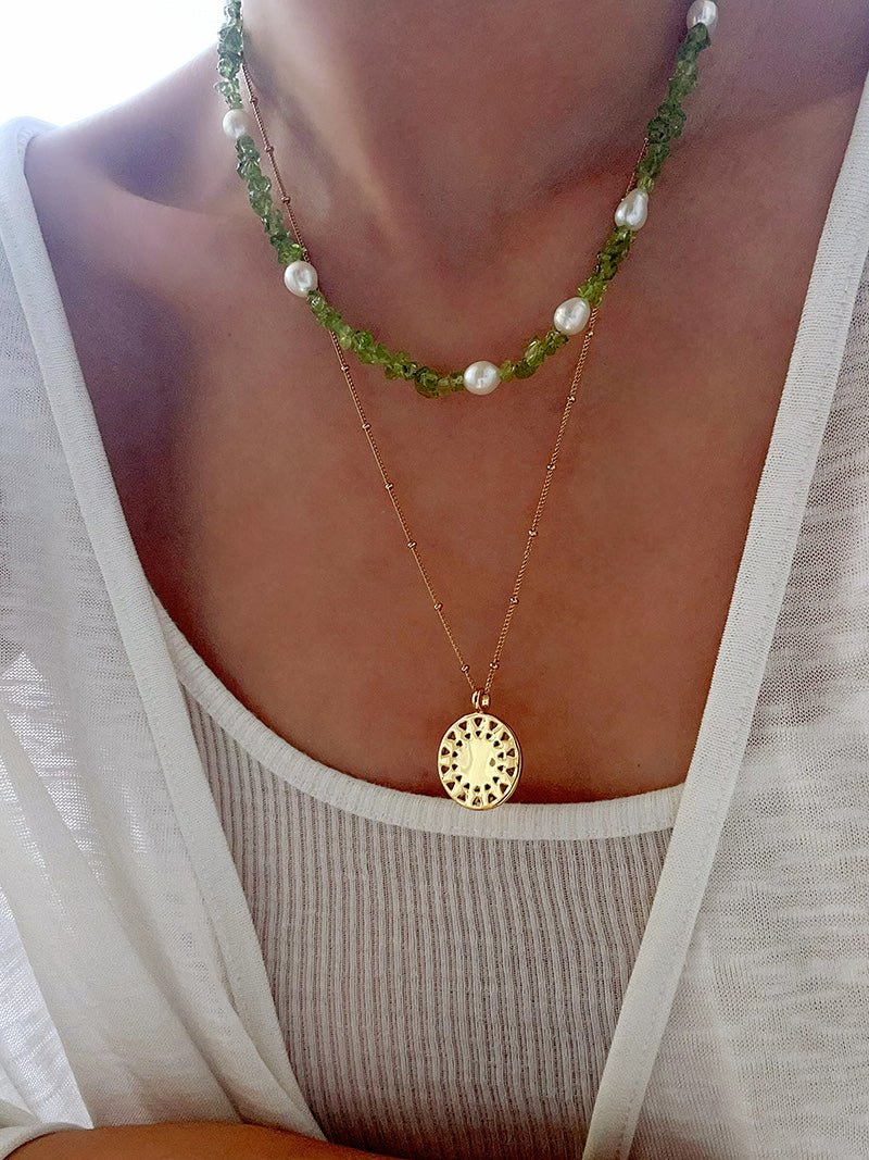 Ethereal Glow - Natural Peridot Chips & Pearl Choker Necklace - floysun