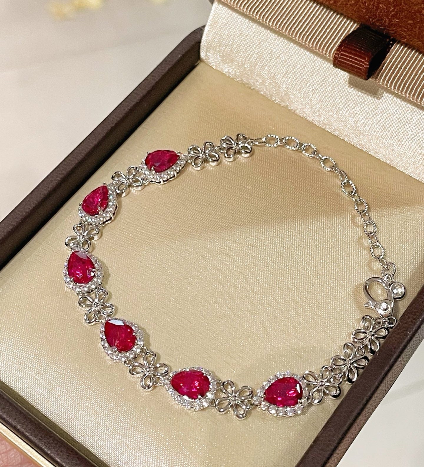 Exquisite Ruby Teardrop & Diamond Bracelet with Four - Leaf Clover Accents - floysun