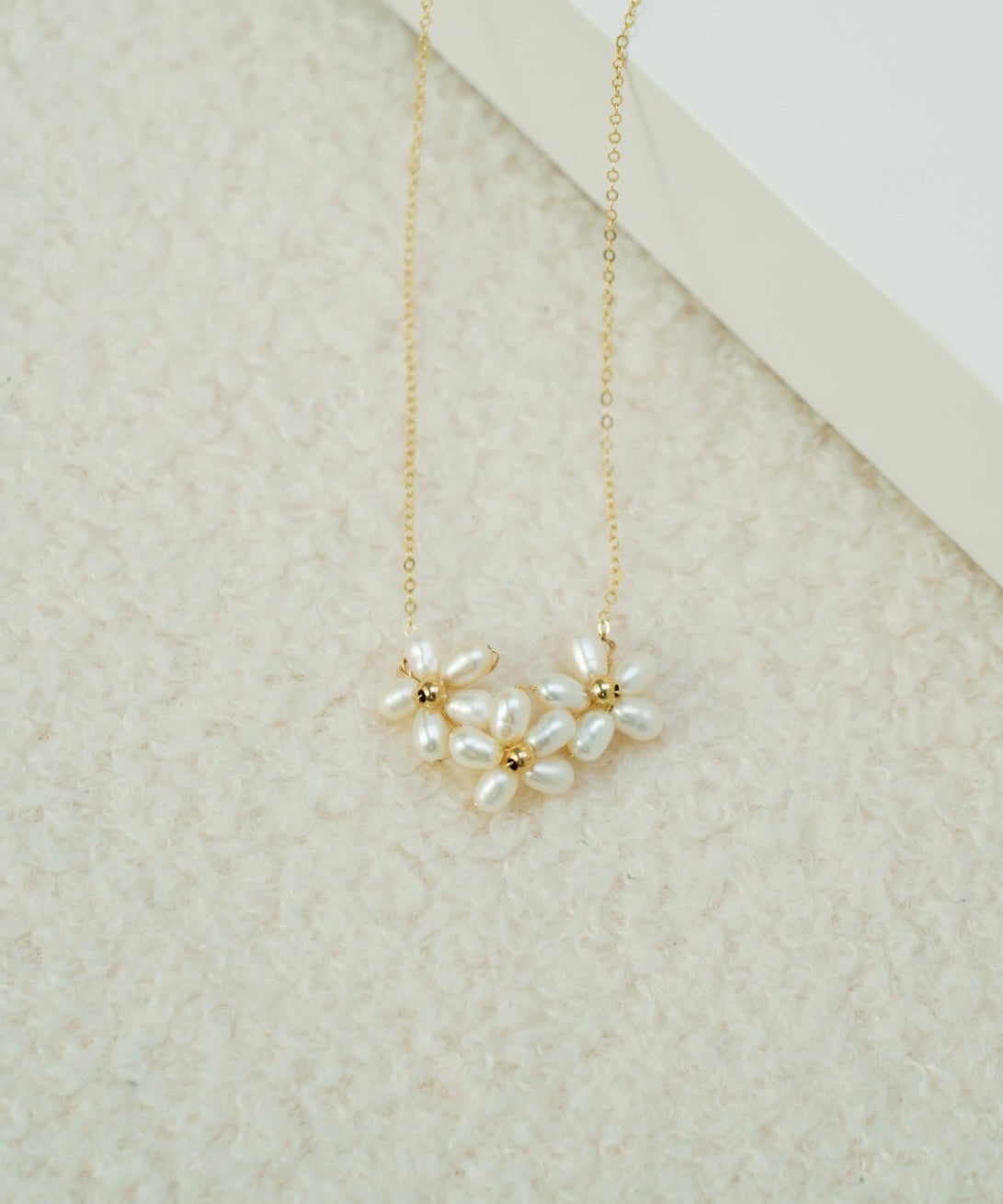 Falling Petals Series Narcissus Pearl Necklace - floysun