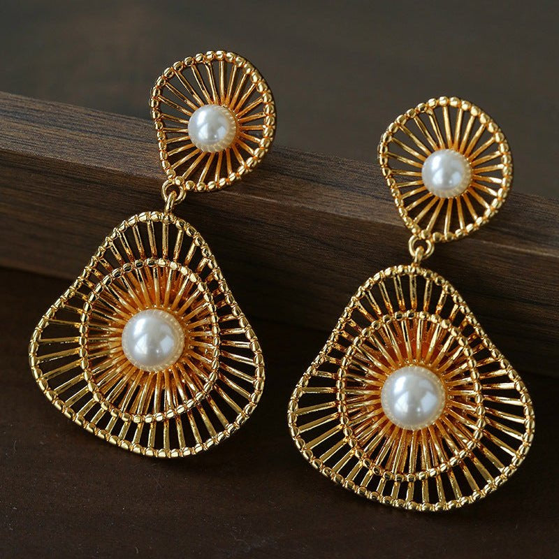 Fashionable Hollow Ripple Double Pearl Earrings - floysun