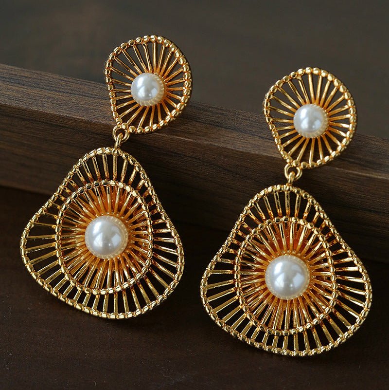 Fashionable Hollow Ripple Double Pearl Earrings - floysun