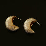 “Fat Moon” Matte Crescent Stud Earrings - floysun