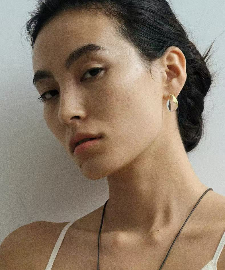 Flowing Glacier White Crystal Stud Earrings - floysun