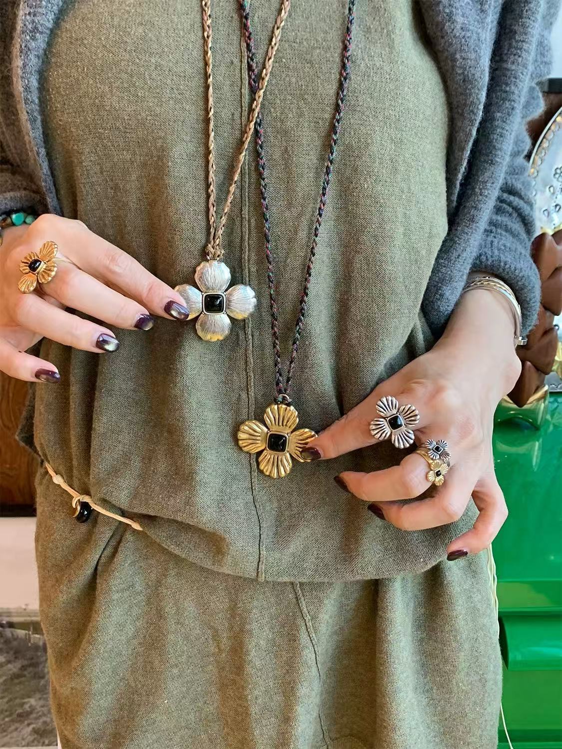 “Fortune Circle” Shell Hibiscus & Clover Long Necklace - floysun