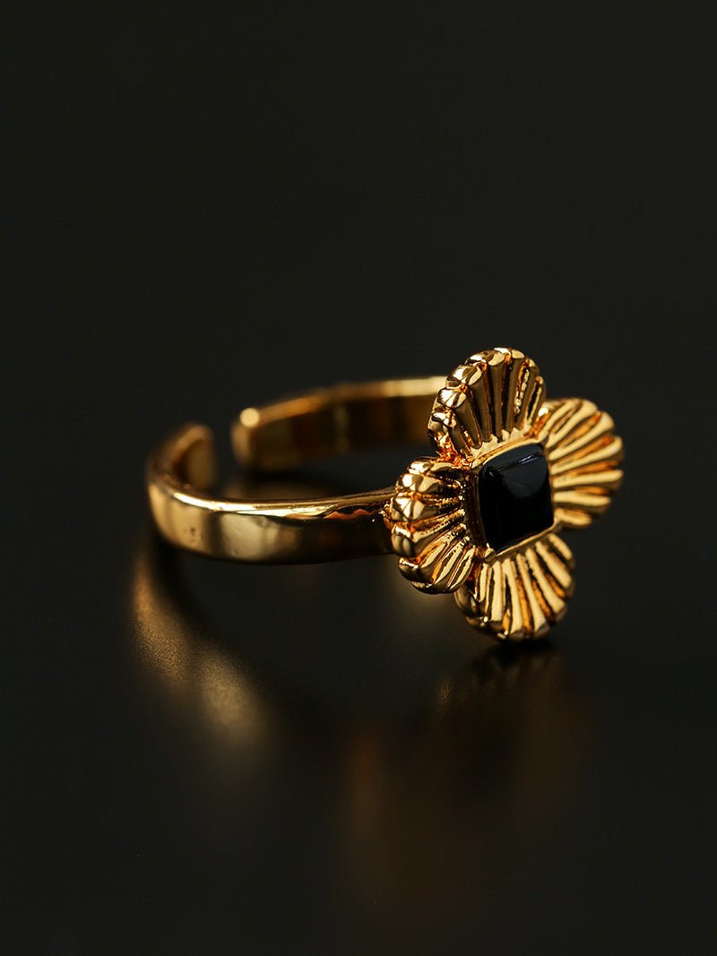 “Fortune Circle” Shell Hibiscus & Clover Ring - floysun