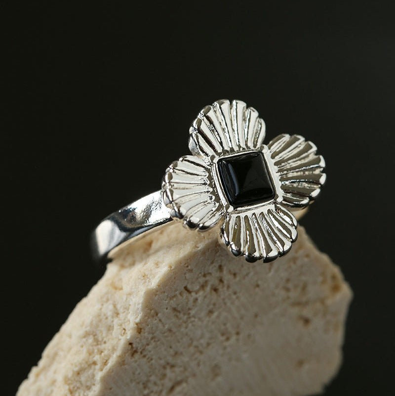 “Fortune Circle” Shell Hibiscus & Clover Ring - floysun