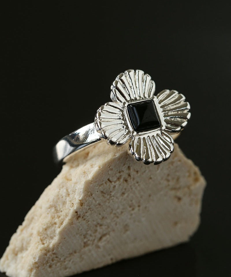 “Fortune Circle” Shell Hibiscus & Clover Ring - floysun