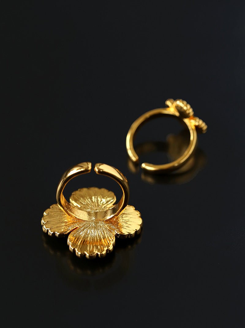 “Fortune Circle” Shell Hibiscus & Clover Ring - floysun