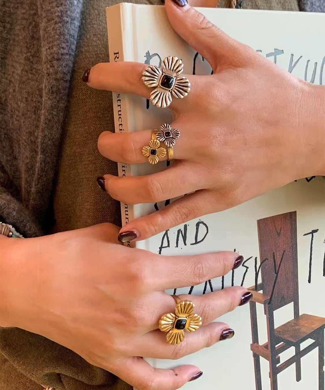 “Fortune Circle” Shell Hibiscus & Clover Ring - floysun
