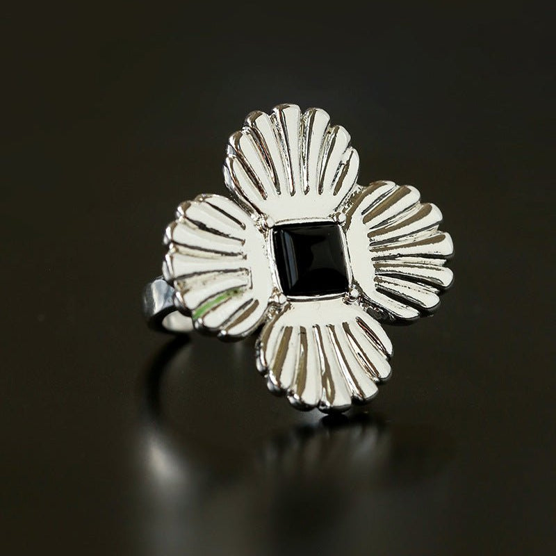 “Fortune Circle” Shell Hibiscus & Clover Ring - floysun
