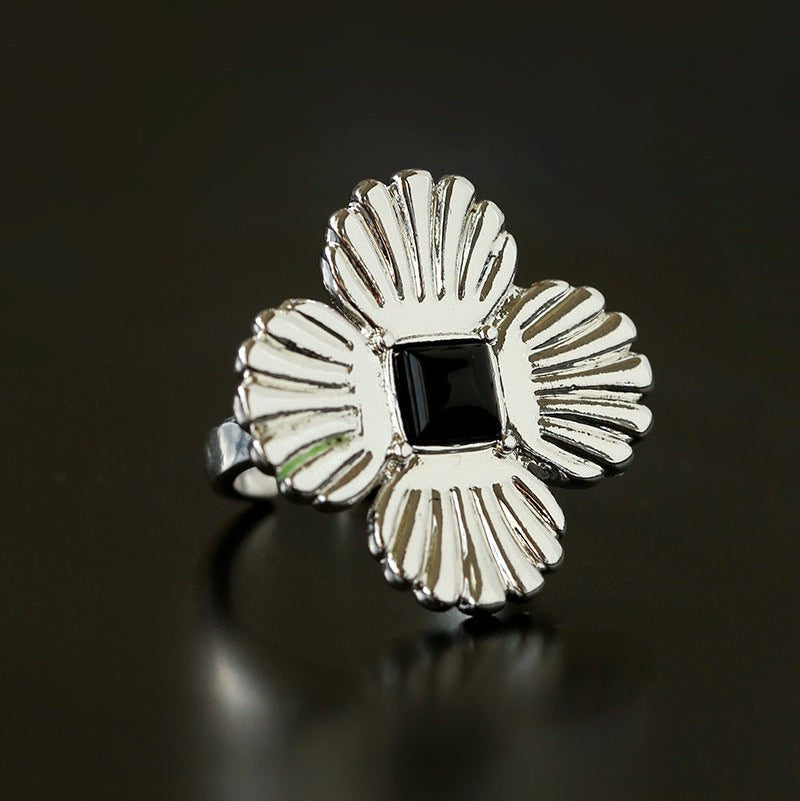 “Fortune Circle” Shell Hibiscus & Clover Ring - floysun