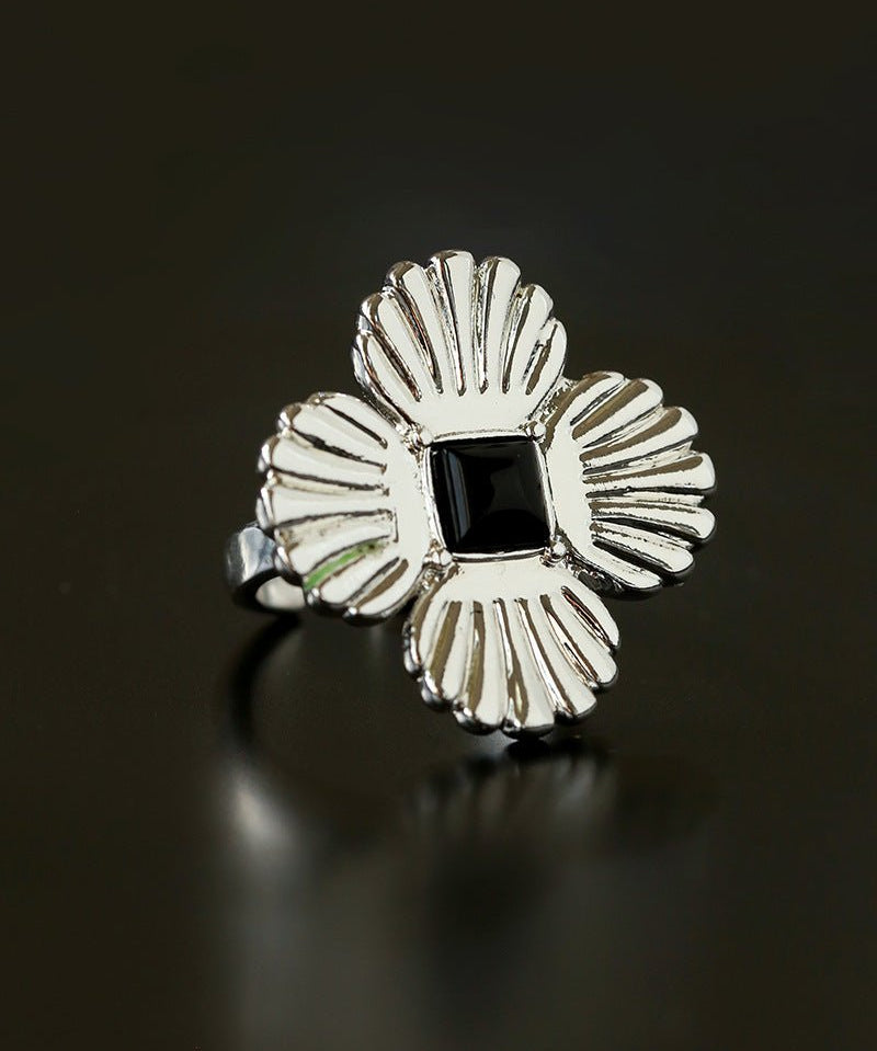 “Fortune Circle” Shell Hibiscus & Clover Ring - floysun