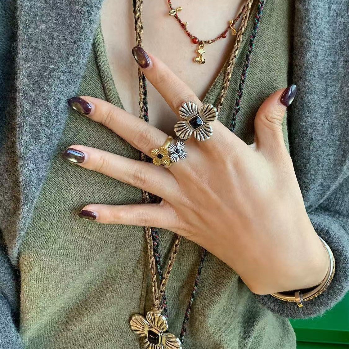 “Fortune Circle” Shell Hibiscus & Clover Ring - floysun