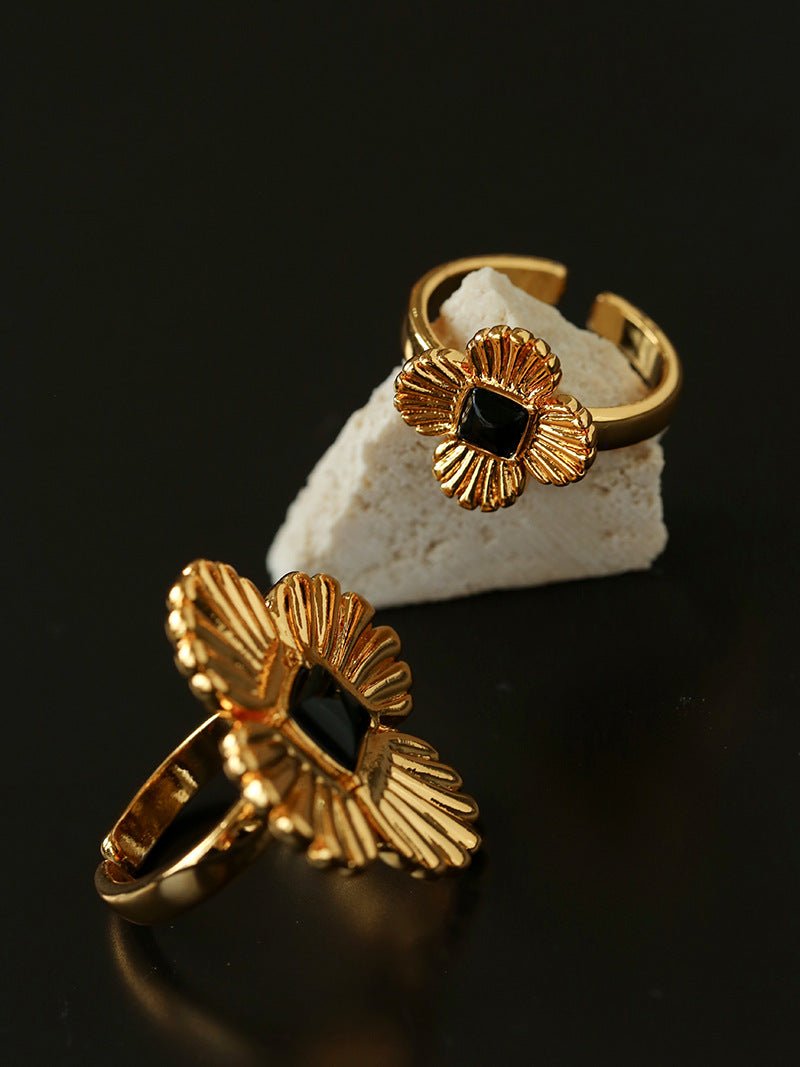 “Fortune Circle” Shell Hibiscus & Clover Ring - floysun