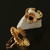 “Fortune Circle” Shell Hibiscus & Clover Ring - floysun