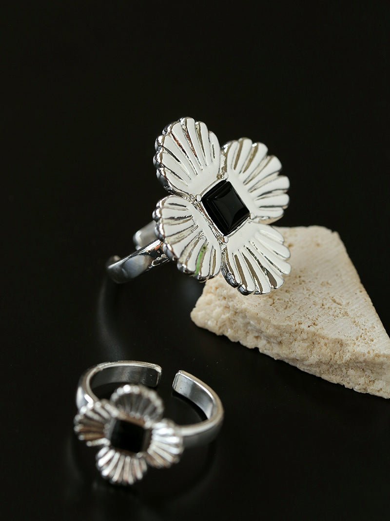 “Fortune Circle” Shell Hibiscus & Clover Ring - floysun