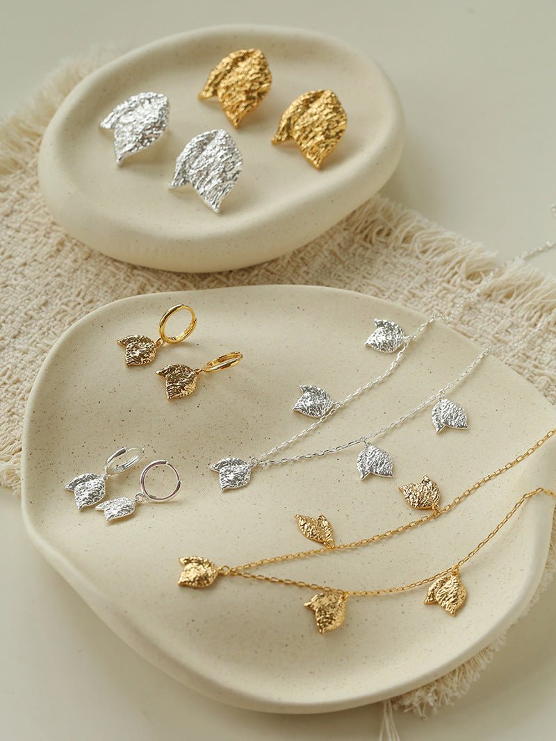 French Textured Tulip Station Choker - Liquid Metal Hammered Floral Layering Necklace - floysun