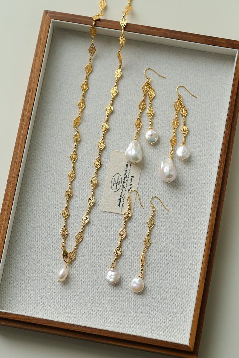 French Vintage Pearl Necklace Gold Plated Openwork Diamond Chain - floysun