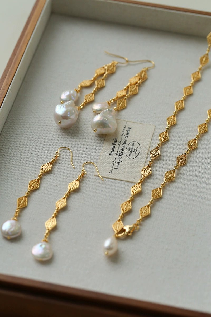 French Vintage Pearl Necklace Gold Plated Openwork Diamond Chain - floysun